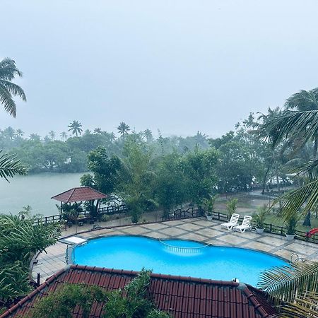 Lake N River Resort Munroe Island Mundrothuruth Bagian luar foto