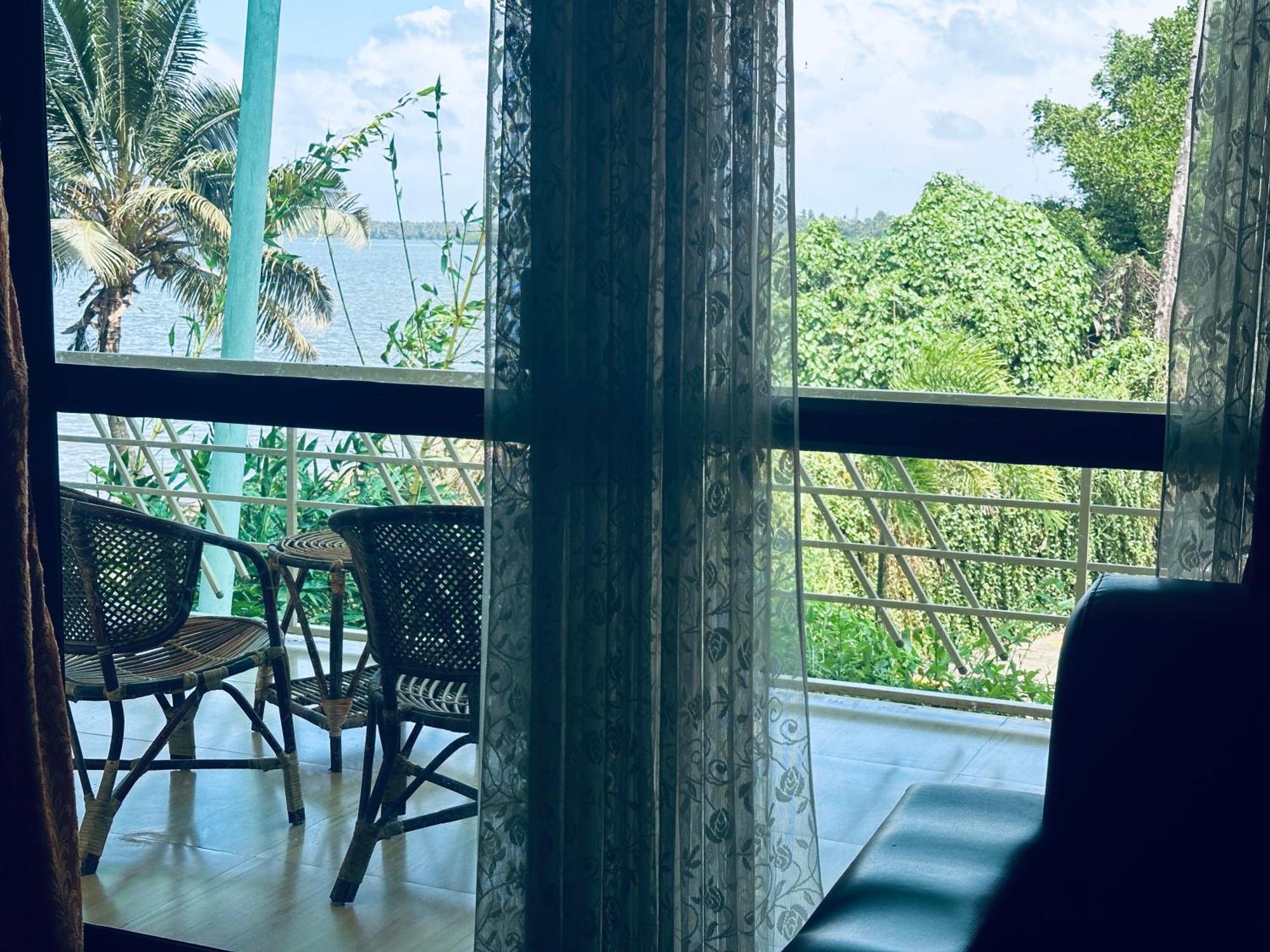 Lake N River Resort Munroe Island Mundrothuruth Bagian luar foto